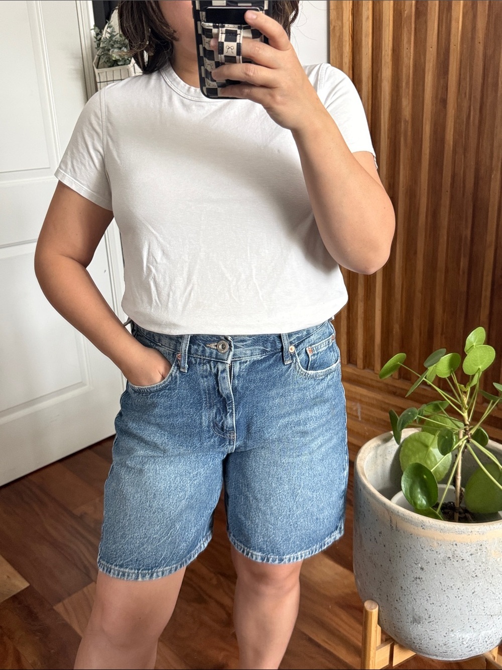 BDG Haden Jort Relaxed Fit Denim Short. Size M